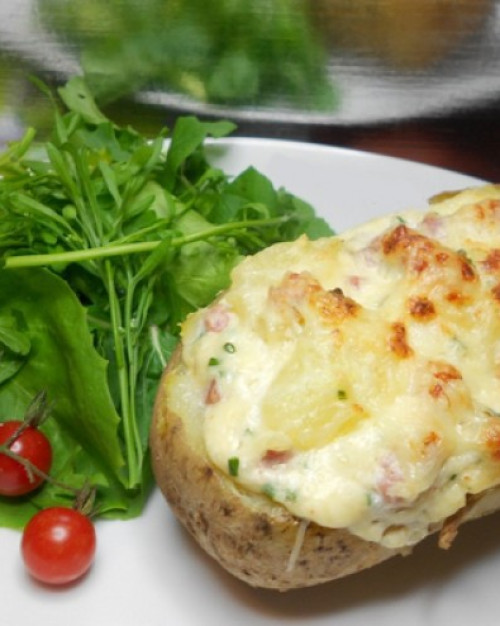 Demi pomme de terre à la savoyarde