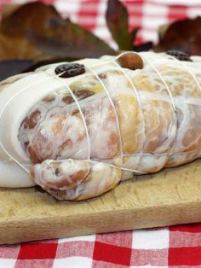 Chapon désossé farci au foie gras
