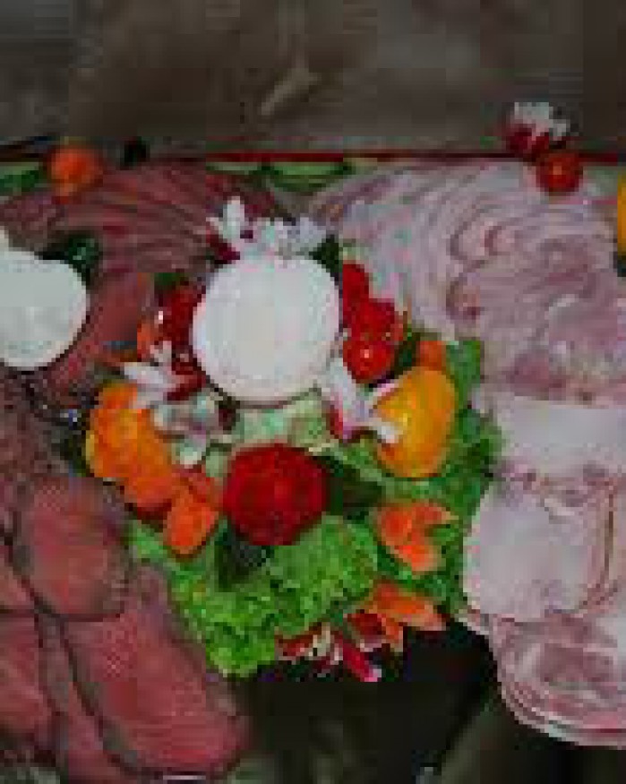 plateau roti boeuf/roti porc présenté sur plat